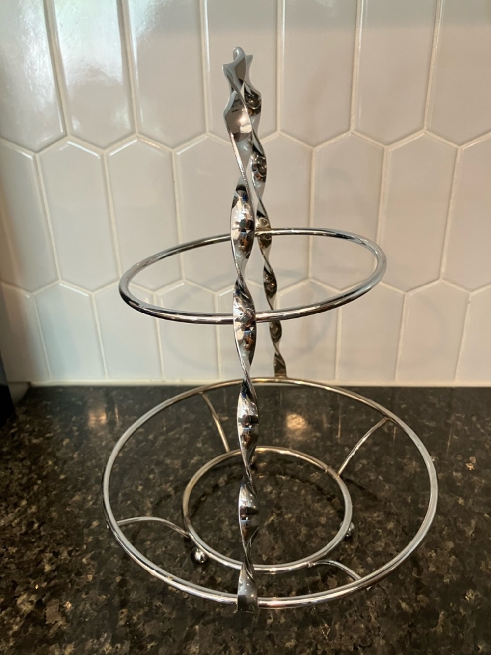 Elegant 2 Tier Serving Set Vintage Dorothy Thorpe Style - Picture 3 of 5